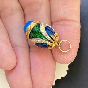 VINTAGE Egg Pendant